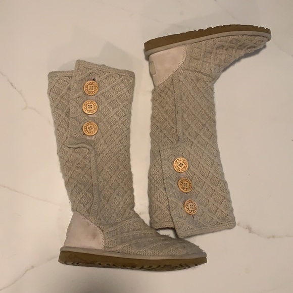 UGG Classic Cardy Boot, Size 6 - Picture 2 of 6